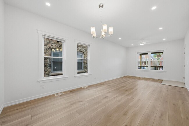 Building Photo - 1109 N Kedvale Ave