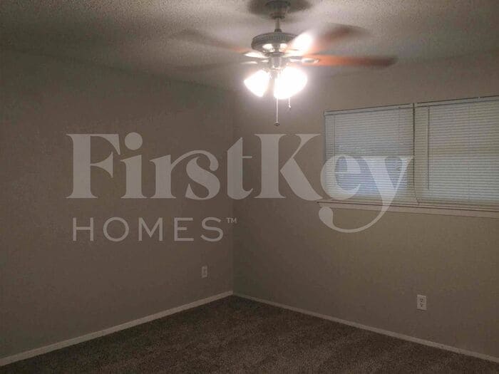 Building Photo - 604 Circleview Dr