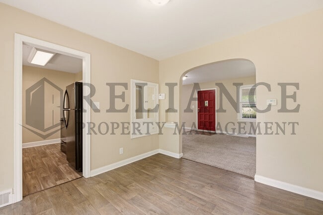 Building Photo - 571 S Roosevelt St