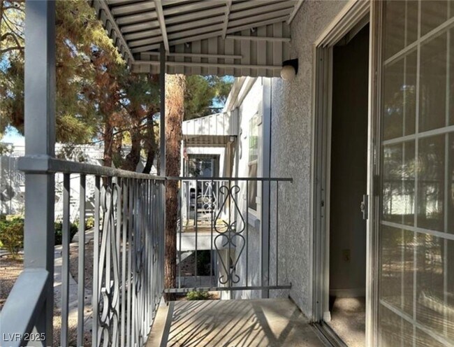 Building Photo - 3823 S Maryland Pkwy