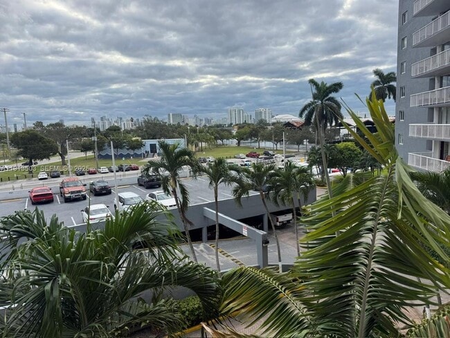 Building Photo - 1800 NW 24th Ave