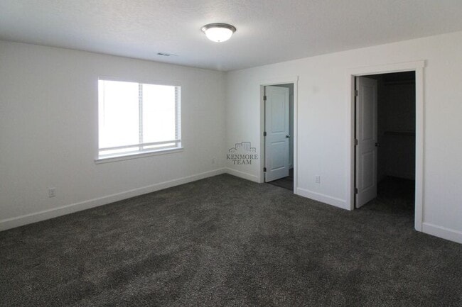 Building Photo - 1043 S Blueberry Pl