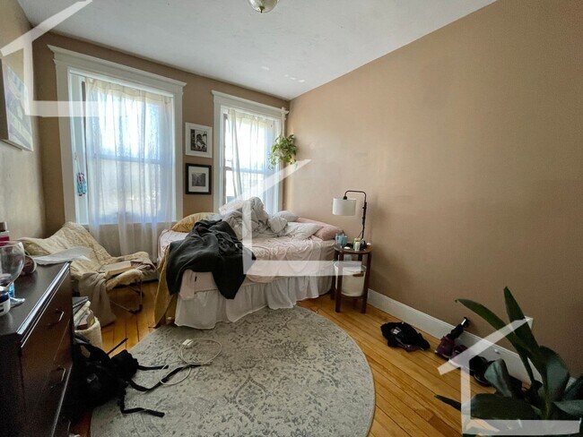 Building Photo - 9/1 Renovated 5BR/2BA near BU, Packard's Corner, Harvard Ave