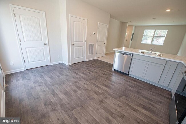 Building Photo - 128 Willowtree Ln