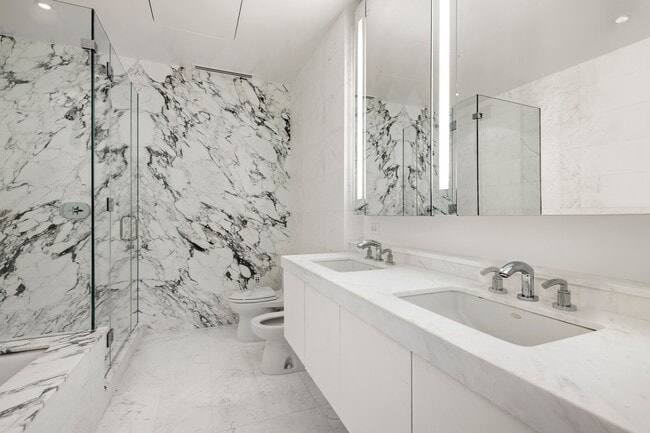 Building Photo - 80 Columbus Cir