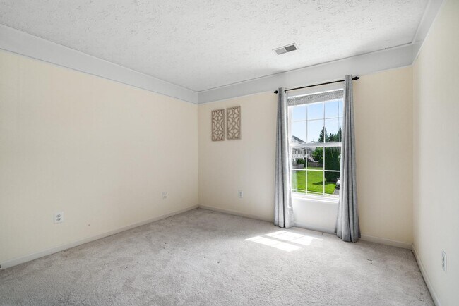 Building Photo - 6331 Claridge Dr S