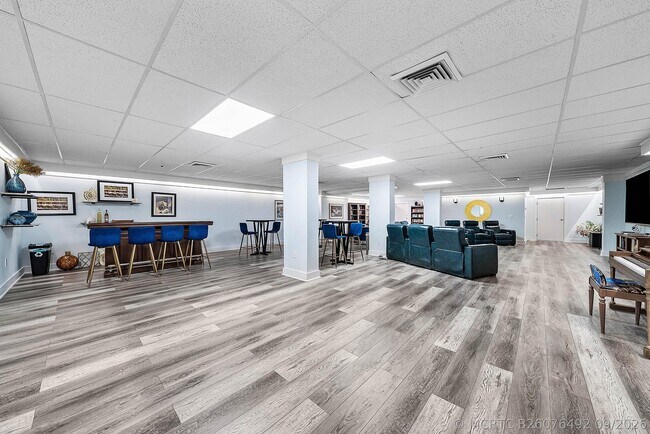 Building Photo - 3546 S Ocean Blvd