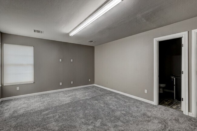 Building Photo - Luxury home in Oak Tree Park with a pool/tennis court/playground/walking trails - Edmond North Hi...