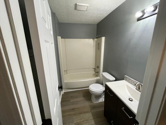 Building Photo - 3173 Dove Ct SW