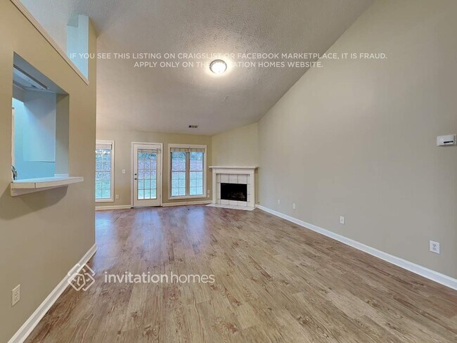 Building Photo - 2825 Maple Vista Ln SW