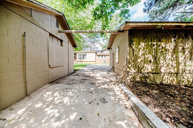 Building Photo - 3226 Hawkins Ave