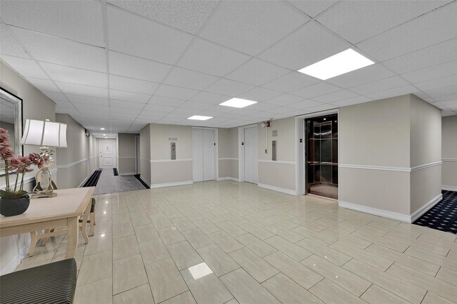 Building Photo - 5005 Collins Ave