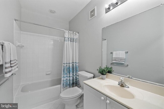 Building Photo - 4950 Brenman Park Dr