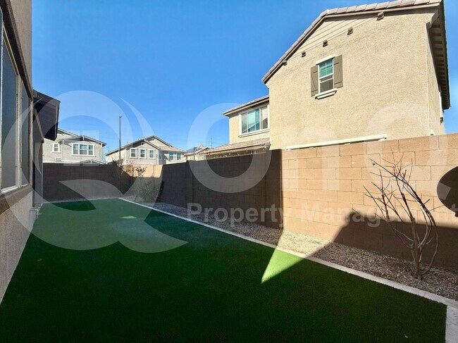 Building Photo - 2438 E Warbler Rd
