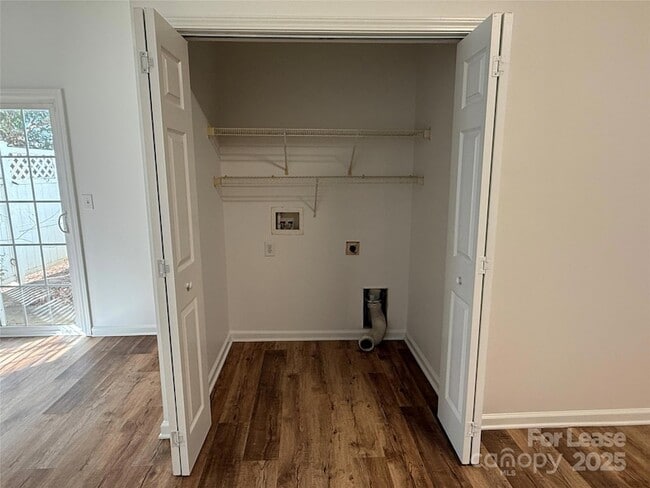 Building Photo - 7041 Somerset Springs Dr