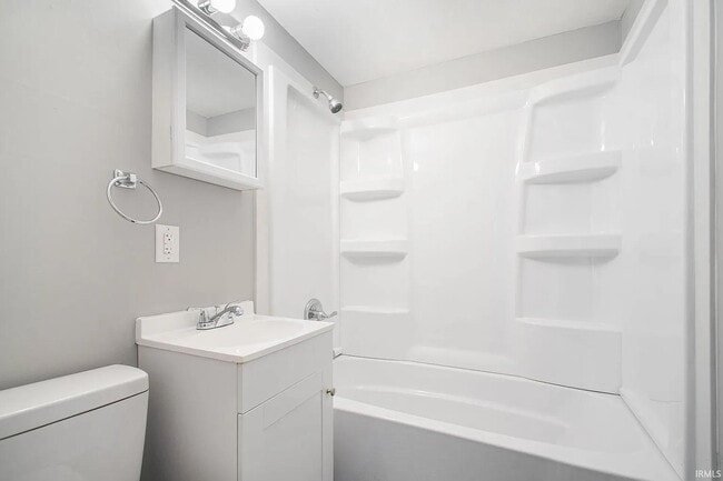 Primary Photo - 1534 E Bowman St