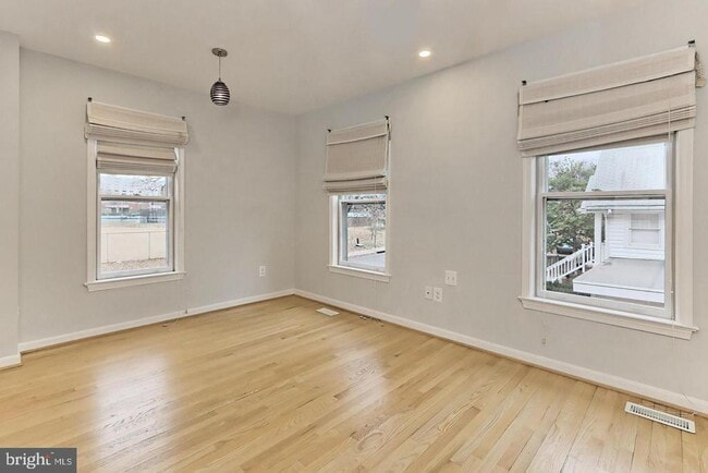 Building Photo - 1024 N Monroe St