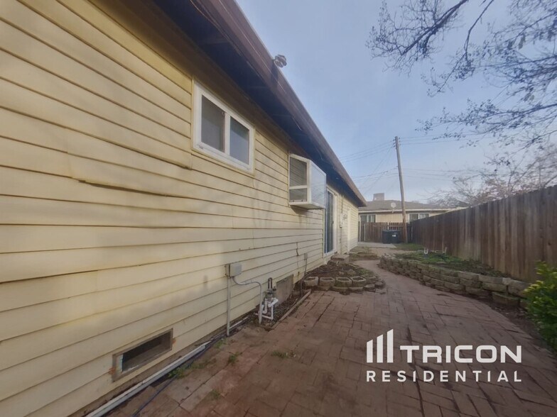Building Photo - 6900 Coronation Ct