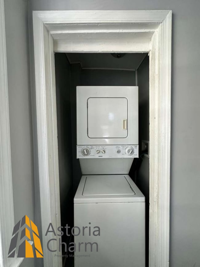 Building Photo - 3 Bedroom End Unit near Coppin State with Fenced Yard