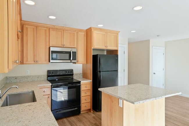 Building Photo - MOVE IN SPECIAL: HALF OFF FIRST MONTH'S RENT! 4 Bedroom 2.5 bath Duplex