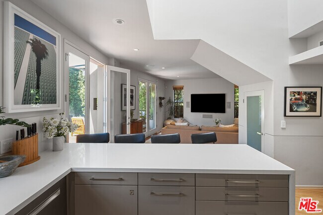 Building Photo - 8735 Dorrington Ave
