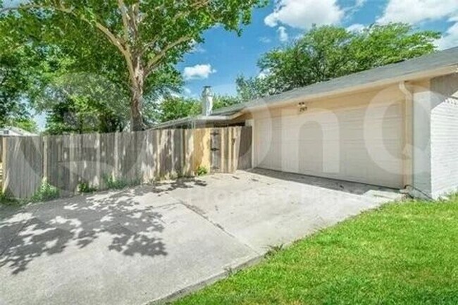 Building Photo - 2917 Shenandoah Dr