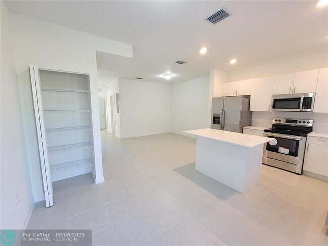 Building Photo - 28637 SW 132nd Ct