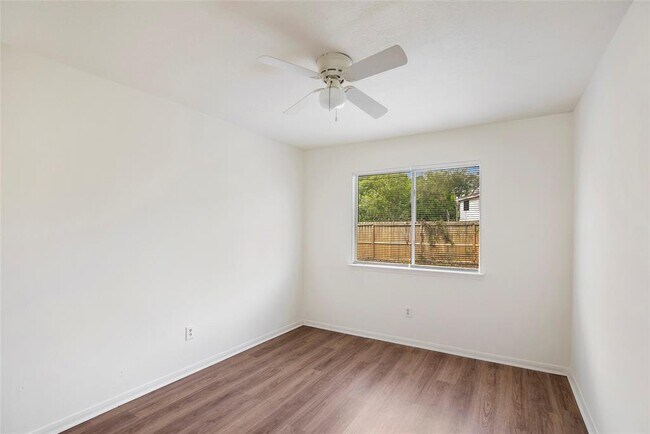 Building Photo - 18023 Lago Forest Dr