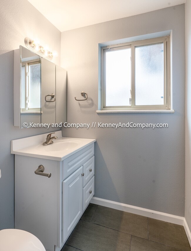 Building Photo - 1421 Querida Dr