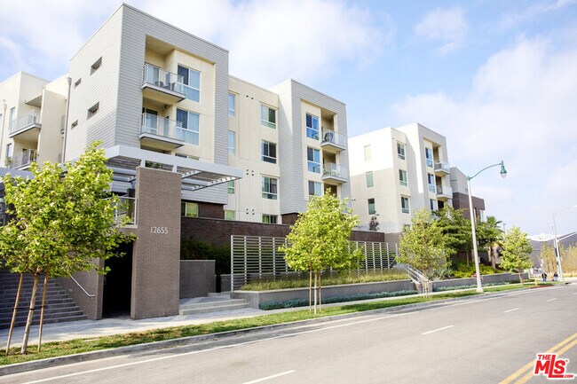 Building Photo - 12655 Bluff Creek Dr