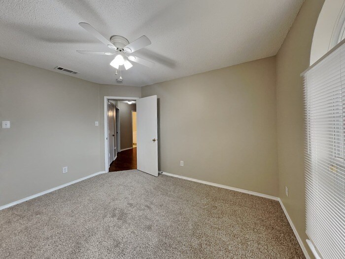 Building Photo - 629 St Eric Dr
