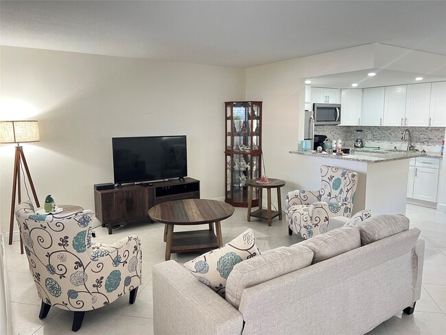 Building Photo - 690 Saxony Way