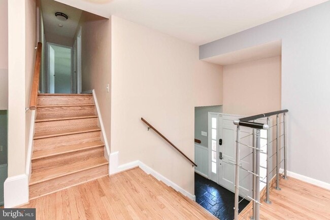 Building Photo - 9205 Hamilton Dr