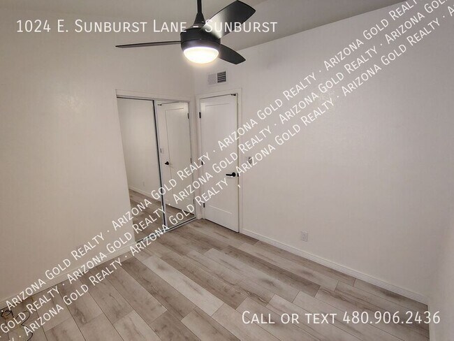 Building Photo - 1024 E Sunburst Ln