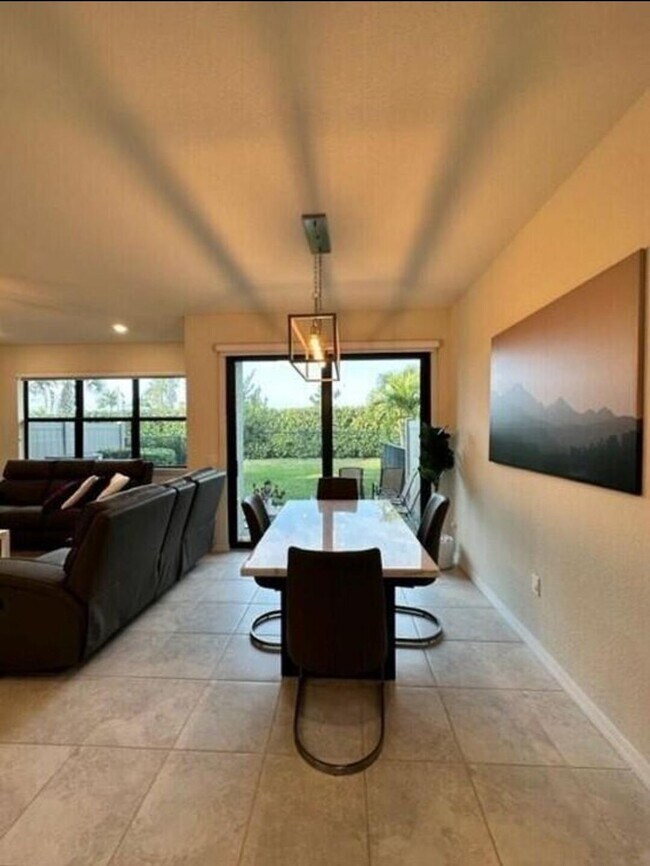 Building Photo - 4460 San Fratello Cir