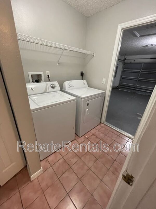 Building Photo - 10538 Lantana Lakes Dr N