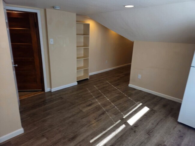 Building Photo - 815 N Sierra St