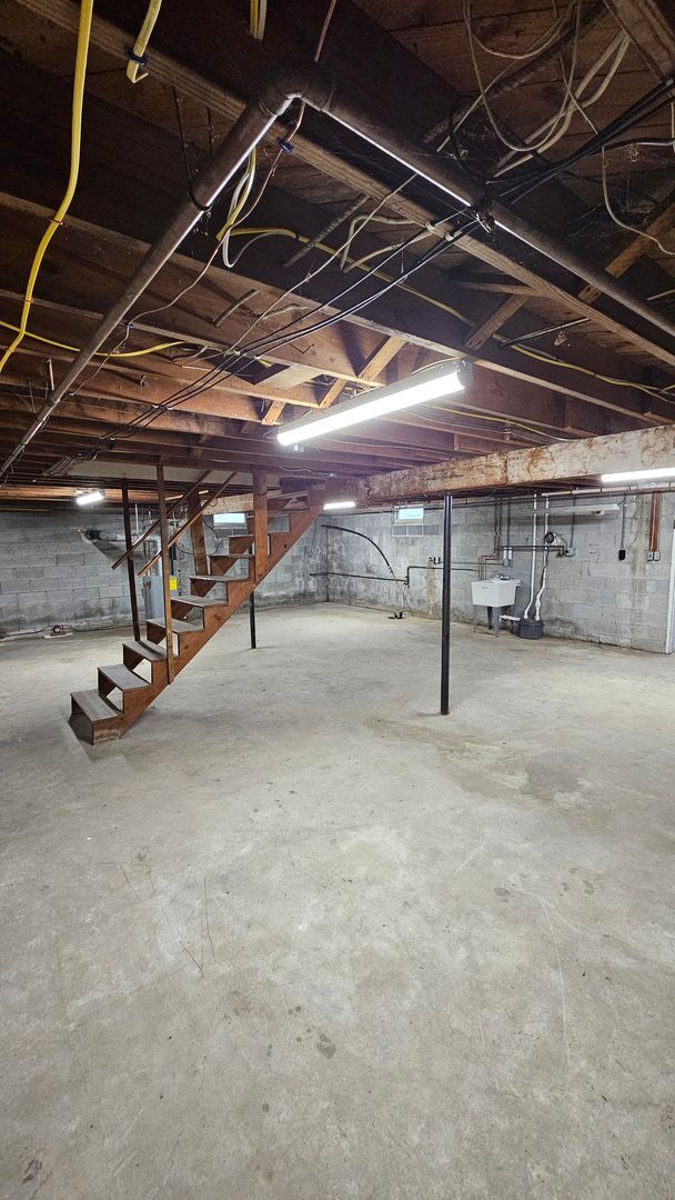 Building Photo - 3 Bedroom Single Family Home