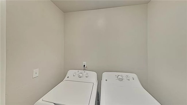 Building Photo - 11204 Burham Ave