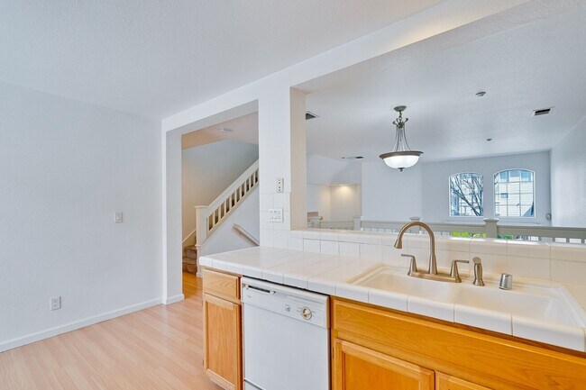 Building Photo - Amazing Floor Plan Multi Level Townhome in North San Jose @ California Northpointe