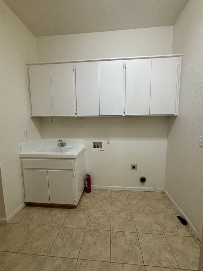 Building Photo - BEAUTIFUL 4-BEDROOM HOME IN ELK GROVE!!
