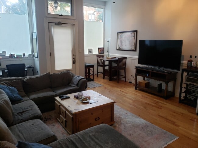 Building Photo - 1870 N Halsted St