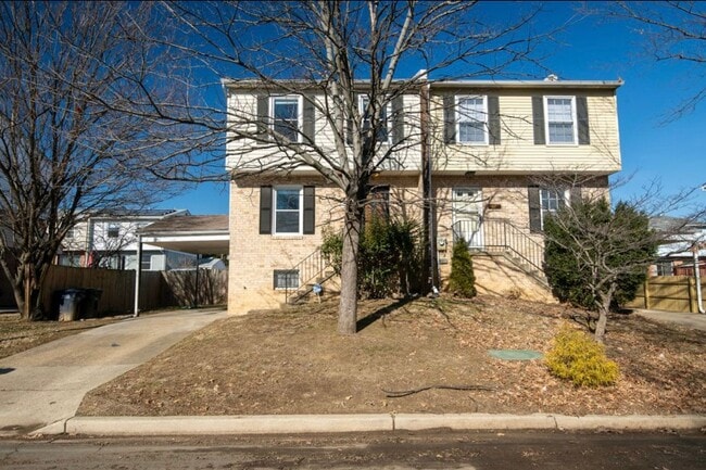 Building Photo - Bright 3 Bedroom Takoma Townhome with Park...