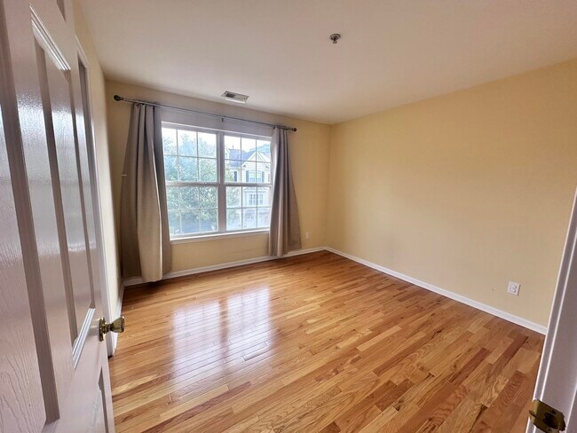 Building Photo - 2 ELCO Ct