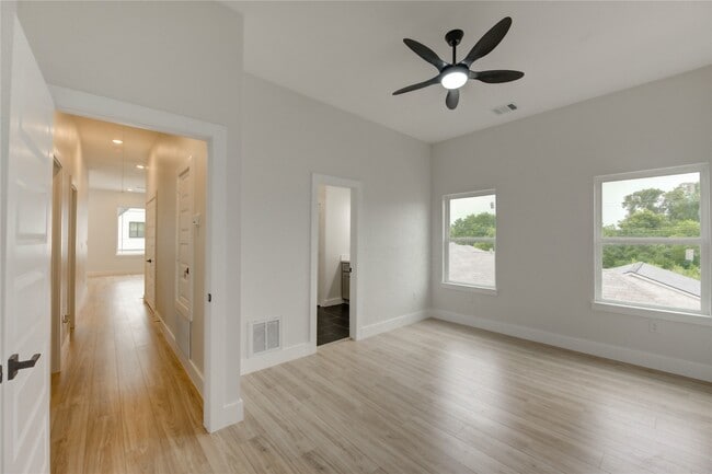 Building Photo - 811 E 39th St