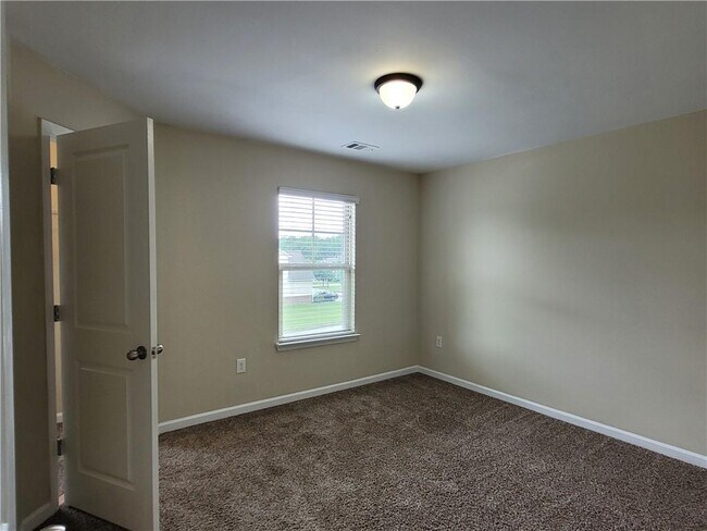 Building Photo - 6010 Stonebrook Ln