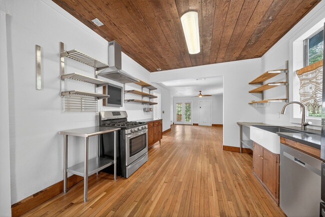 Building Photo - 224 Forrest Ave