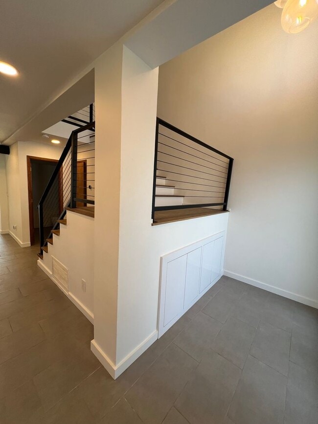 Building Photo - POOL HOME IN SHEFFIELD ESTATES!