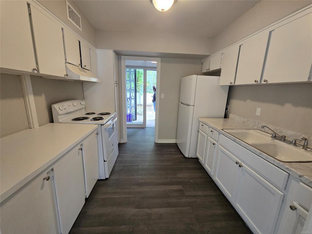 Building Photo - 3739 Wesley Dr