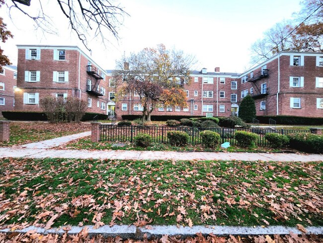 Building Photo - 85 Forest Hill Pkwy